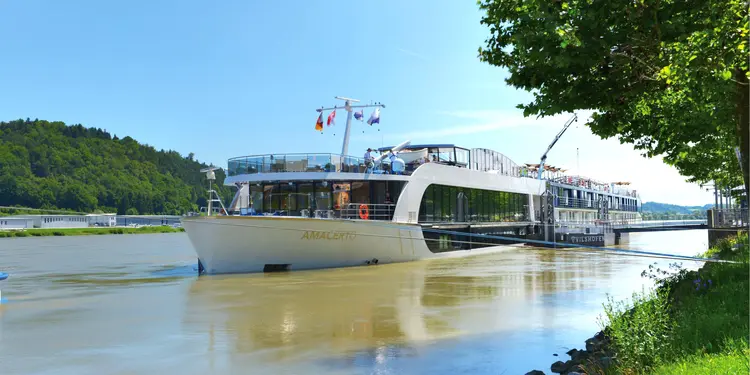 Ausflugsschifffahrt auf der Donau